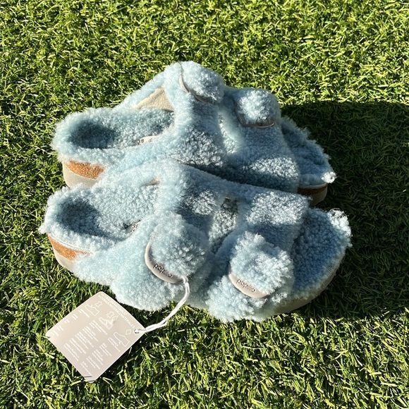 NWT BIRKENSTOCK BIG BUCKLE Teddy Shearling Sandals! - Picture 4 of 7